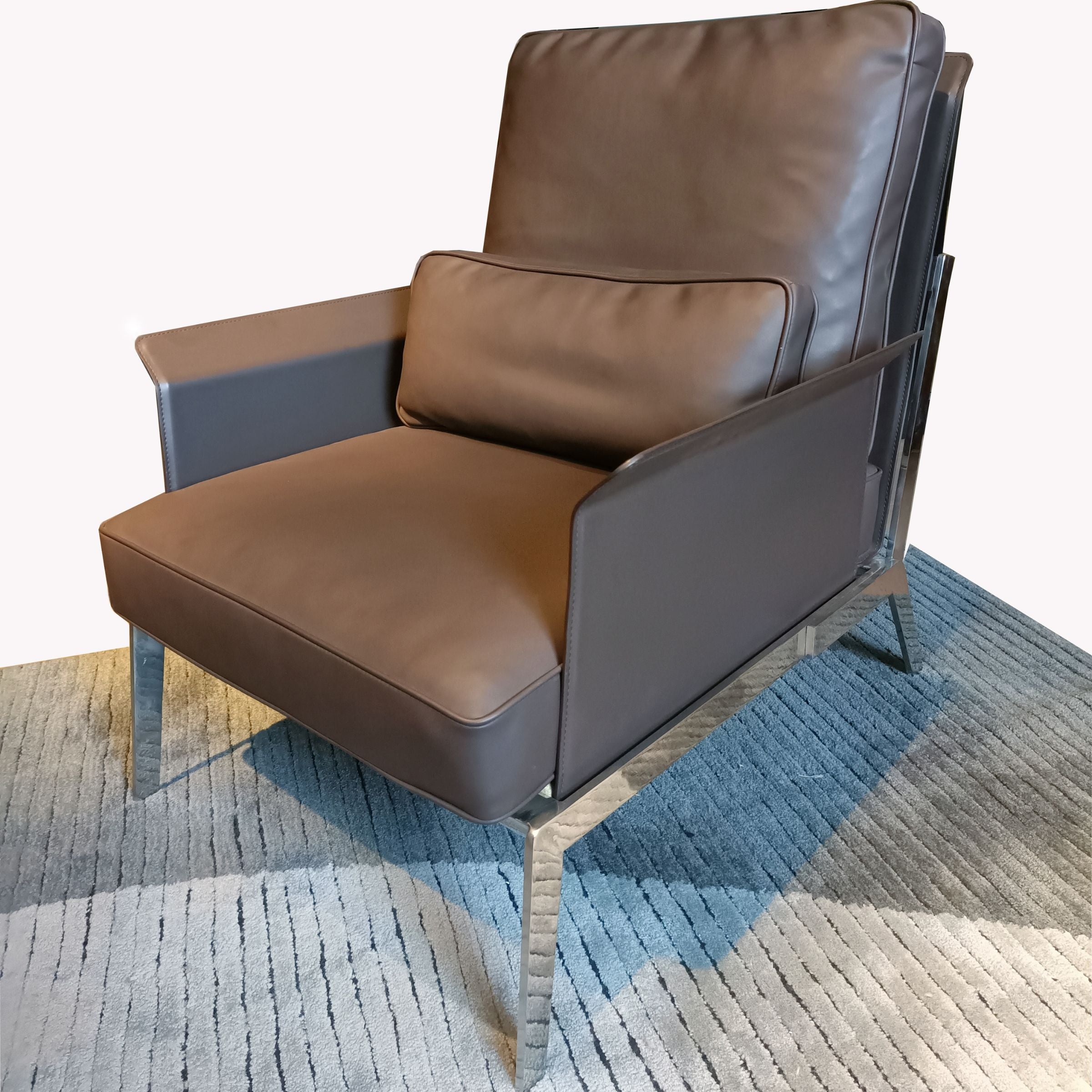 Lounge chair LC069