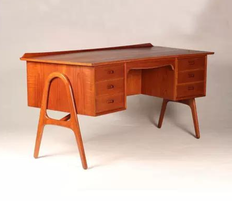 Svend Aage Madsen Desk