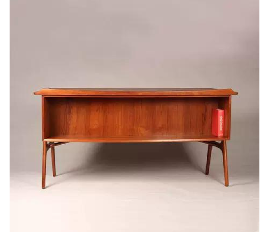 Svend Aage Madsen Desk